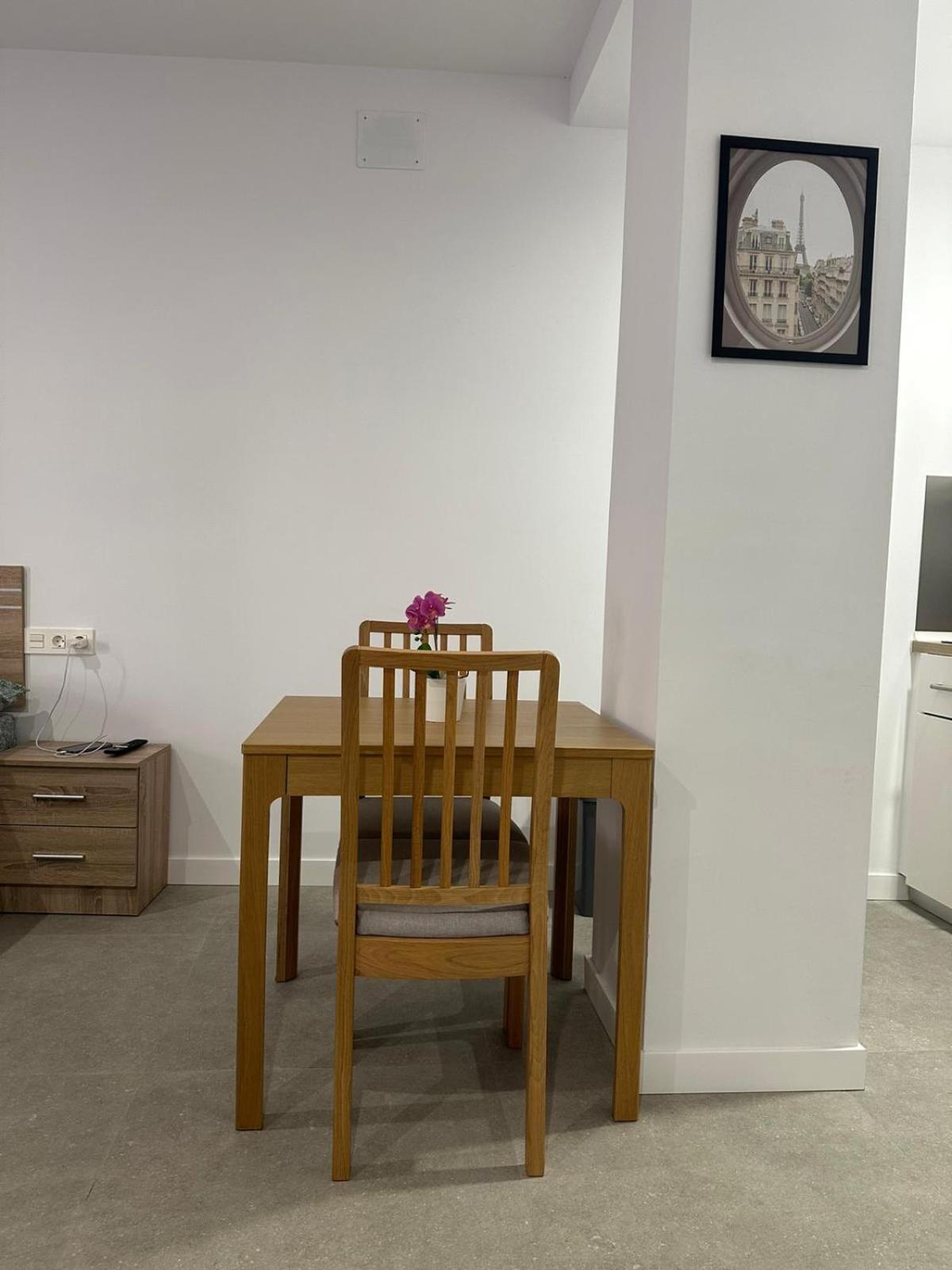 Fantastico Piso A 5 Minutos De La Estacion De Bus Y Tren A Metros De La Playa Apartment Malaga Luaran gambar